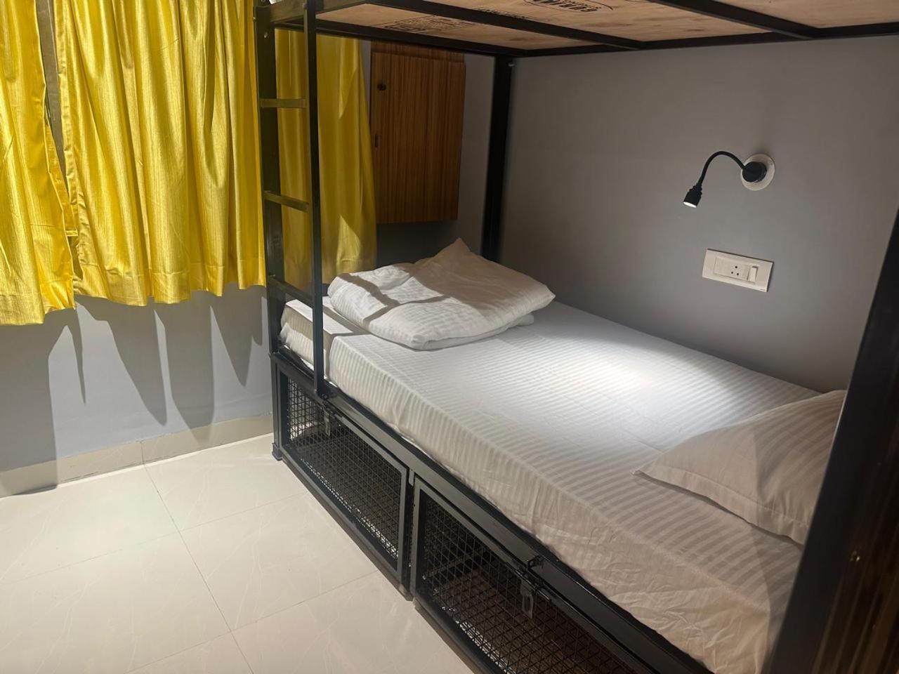 Travotale Hostel And Cowork Koregaonpark Pune Eksteriør billede
