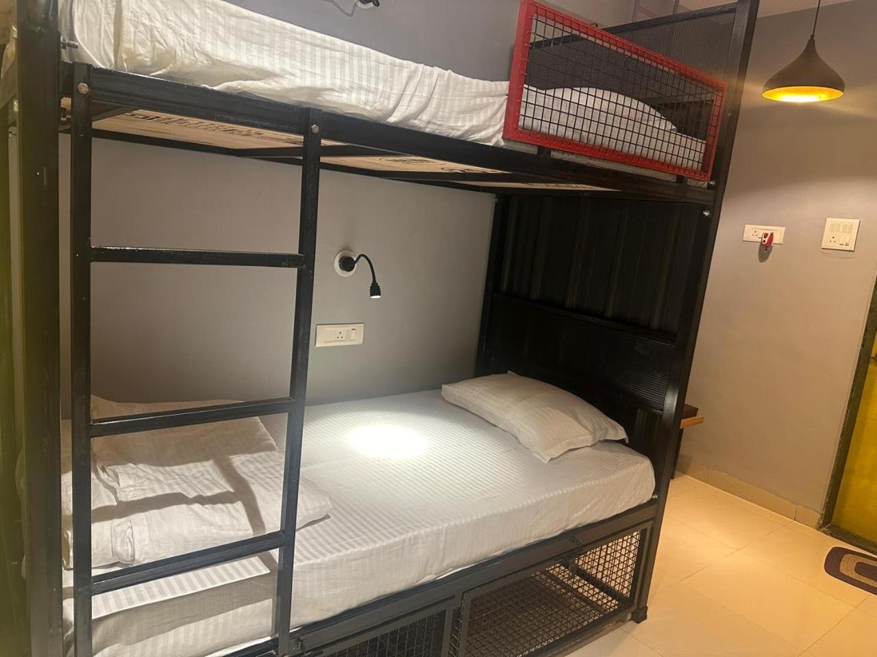 Travotale Hostel And Cowork Koregaonpark Pune Eksteriør billede