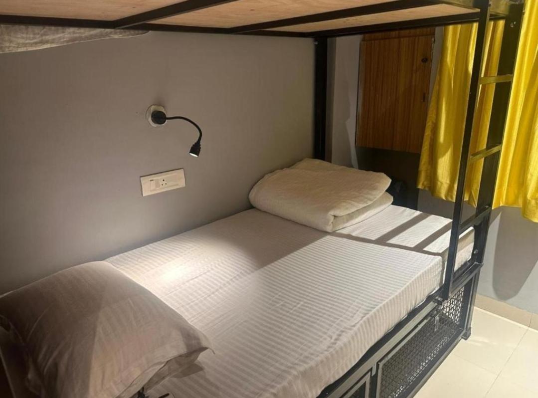 Travotale Hostel And Cowork Koregaonpark Pune Eksteriør billede