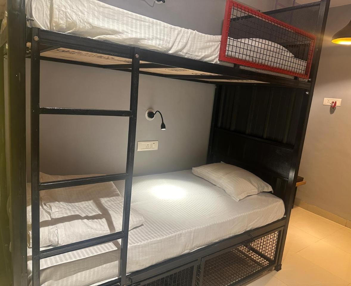 Travotale Hostel And Cowork Koregaonpark Pune Eksteriør billede